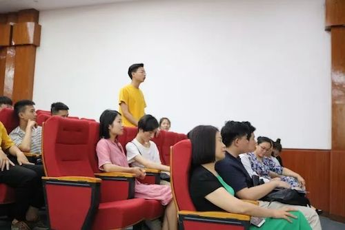 恩佐艺术家石叔诚与特邀艺术家顾平受邀于成都大学东盟艺术学院、音乐与舞蹈学院艺术实践周开展公开课