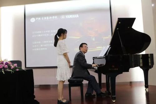 恩佐艺术家石叔诚与特邀艺术家顾平受邀于成都大学东盟艺术学院、音乐与舞蹈学院艺术实践周开展公开课