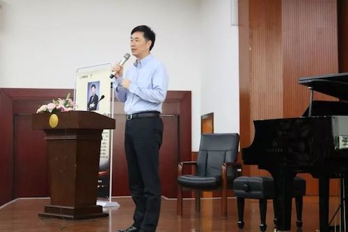 恩佐艺术家石叔诚与特邀艺术家顾平受邀于成都大学东盟艺术学院、音乐与舞蹈学院艺术实践周开展公开课