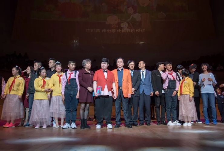 音乐双子星，点亮冬日激情！——恩佐未来艺术家刘明康爱心公益音乐沙龙